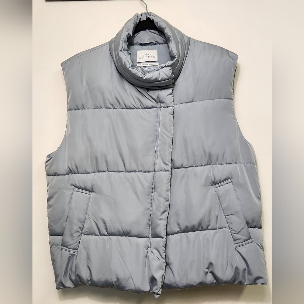 Urban Outfitters Gray Puffer Vest SKU E20 - Picture 8 of 11